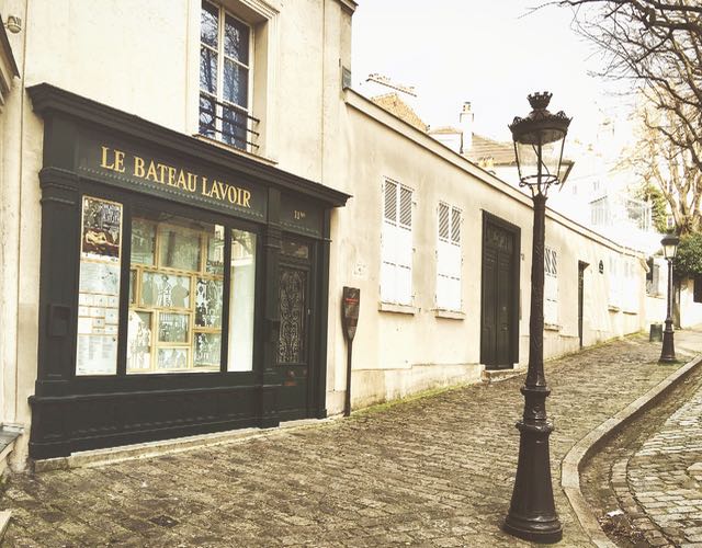 Roam-ancing the Stone: A Lovers Walk in Montmartre