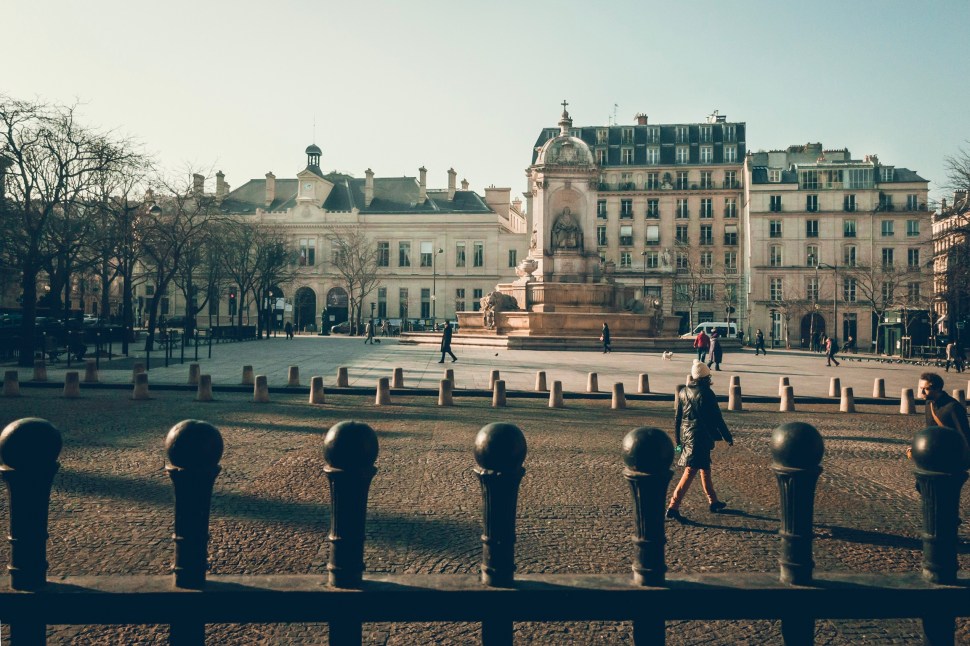 B843BBD8-6545-40D4-85DE-08AFF1B80C40