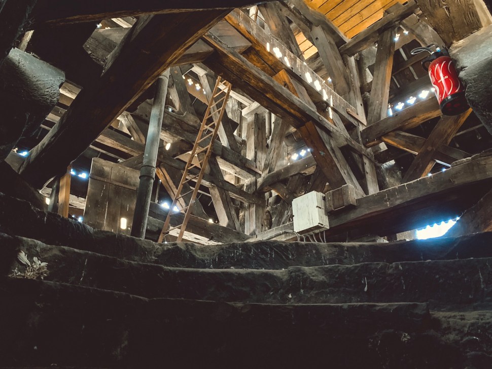 E714C6BC-6842-4E22-9284-74B7729A5DF8